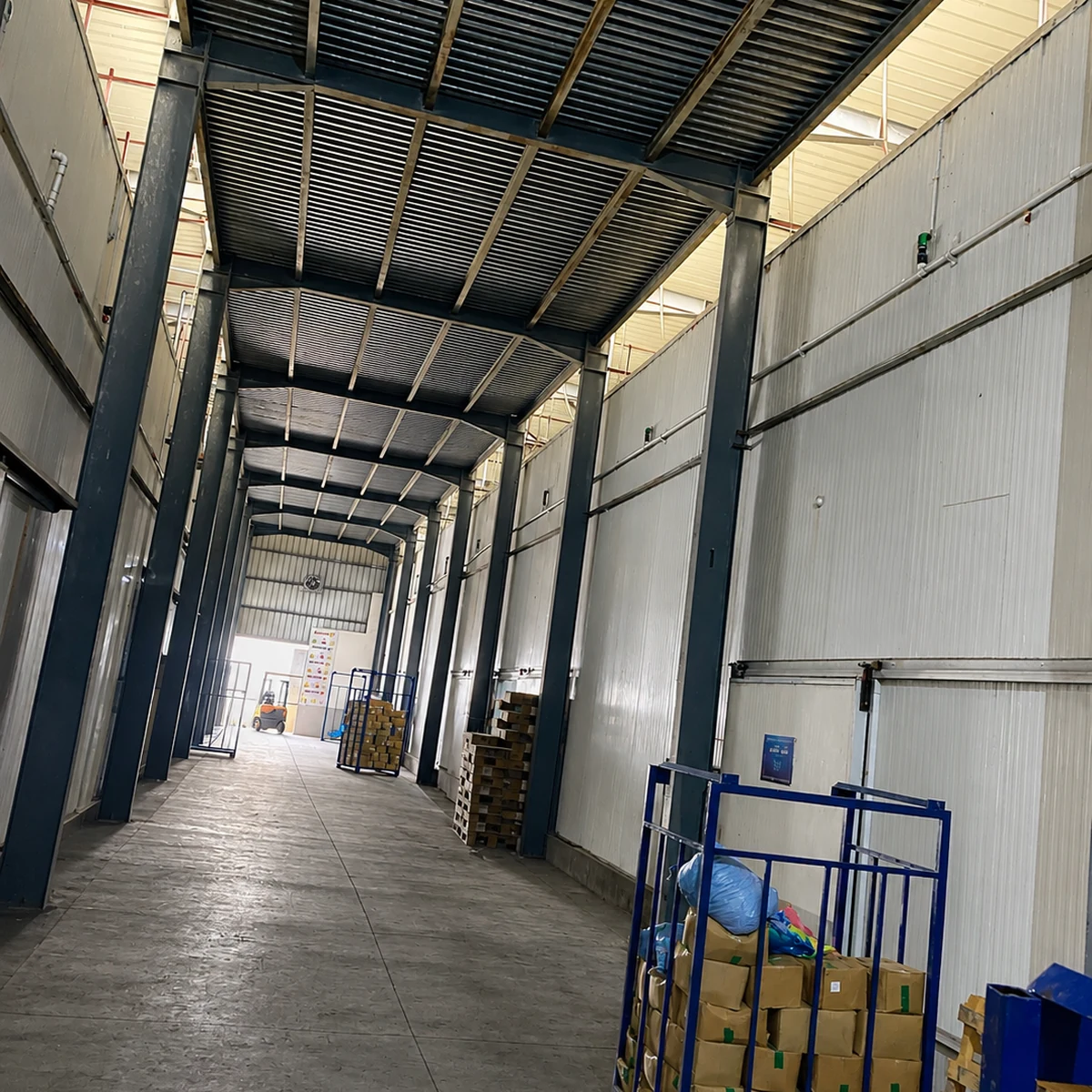 Meneez Foods logistics and warehouse partnerships
